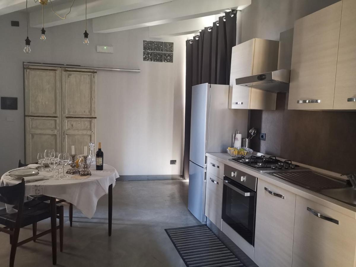 Palazzo Geremia - Le Dimore Dell'Antiquario Apartment อาชิเรอาเล ภายนอก รูปภาพ