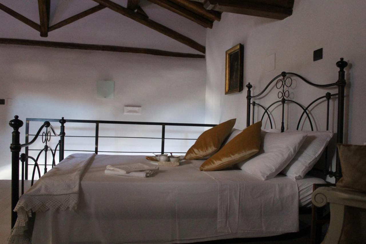 Palazzo Geremia - Le Dimore Dell'Antiquario Apartment อาชิเรอาเล ภายนอก รูปภาพ