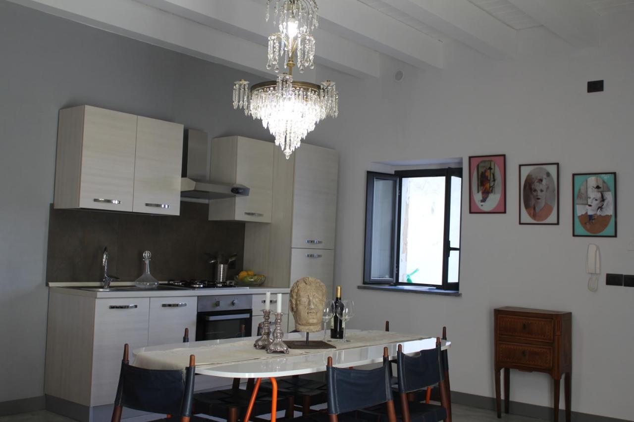 Palazzo Geremia - Le Dimore Dell'Antiquario Apartment อาชิเรอาเล ภายนอก รูปภาพ